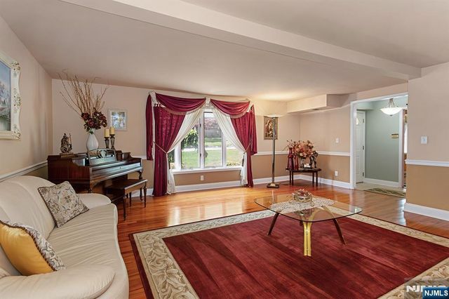 16 Barbara Way, Wayne, NJ 07470