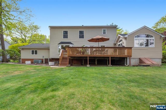16 Barbara Way, Wayne, NJ 07470