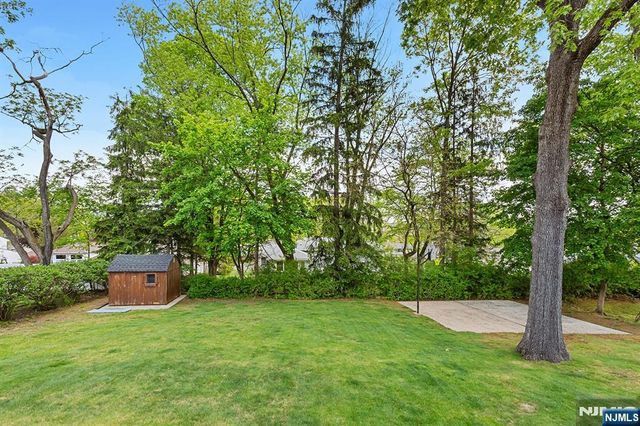 16 Barbara Way, Wayne, NJ 07470