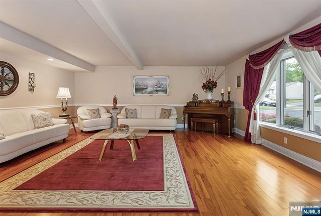 16 Barbara Way, Wayne, NJ 07470