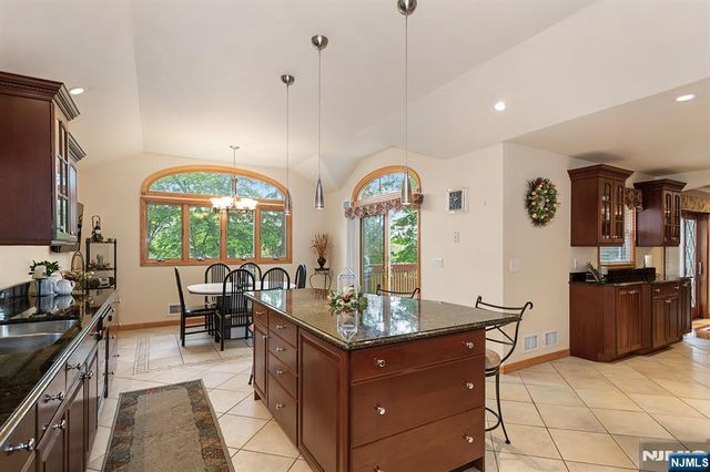 16 Barbara Way, Wayne, NJ 07470