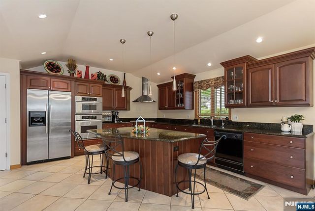 16 Barbara Way, Wayne, NJ 07470