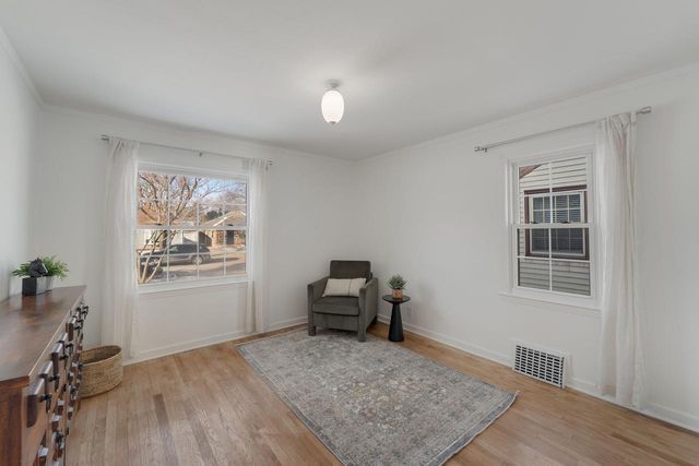 4706 N Hollywood AVENUE, Whitefish Bay, WI 53211