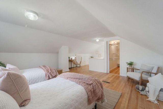 4706 N Hollywood AVENUE, Whitefish Bay, WI 53211