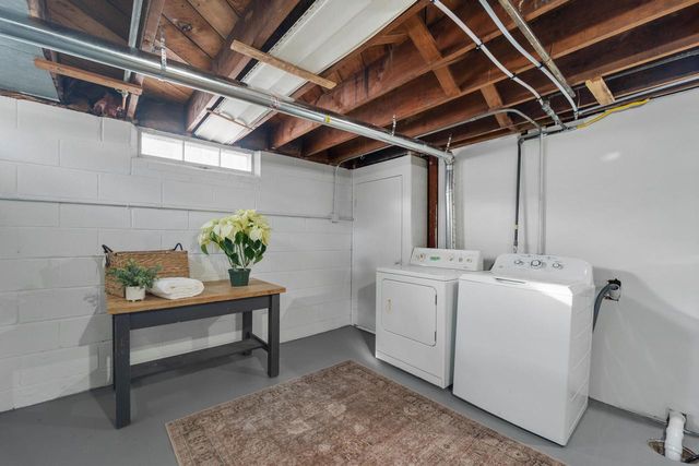 4706 N Hollywood AVENUE, Whitefish Bay, WI 53211