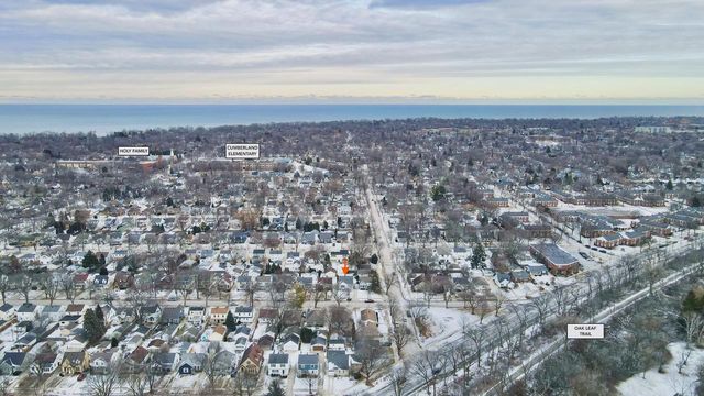 4706 N Hollywood AVENUE, Whitefish Bay, WI 53211