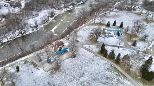 4706 N Hollywood AVENUE, Whitefish Bay, WI 53211