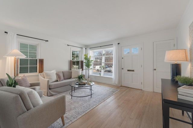 4706 N Hollywood AVENUE, Whitefish Bay, WI 53211