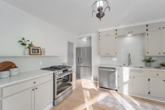 4706 N Hollywood AVENUE, Whitefish Bay, WI 53211