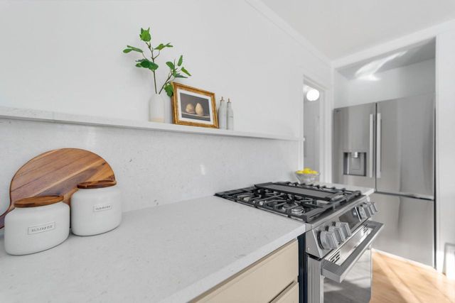 4706 N Hollywood AVENUE, Whitefish Bay, WI 53211