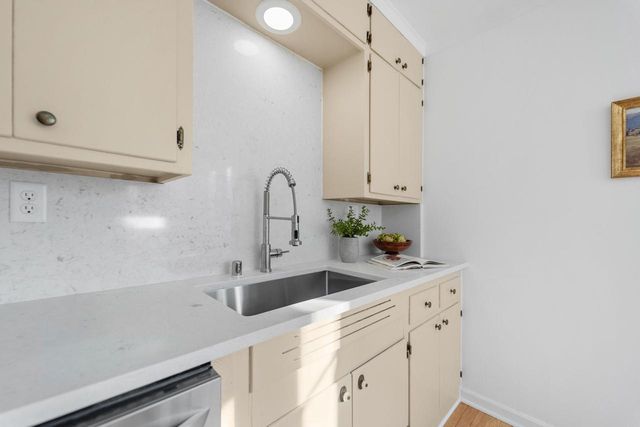 4706 N Hollywood AVENUE, Whitefish Bay, WI 53211