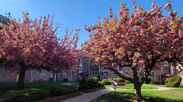 66-10 111 Street 3B, Forest Hills, NY 11375