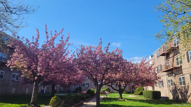66-10 111 Street 3B, Forest Hills, NY 11375