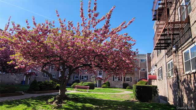 66-10 111 Street 3B, Forest Hills, NY 11375