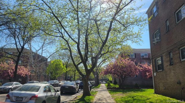 66-10 111 Street 3B, Forest Hills, NY 11375