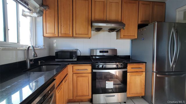 66-10 111 Street 3B, Forest Hills, NY 11375