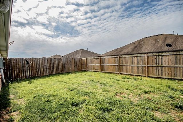 912 Oakwood Lane, Centerton, AR 72719