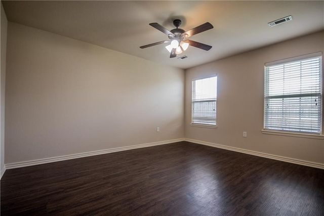 912 Oakwood Lane, Centerton, AR 72719