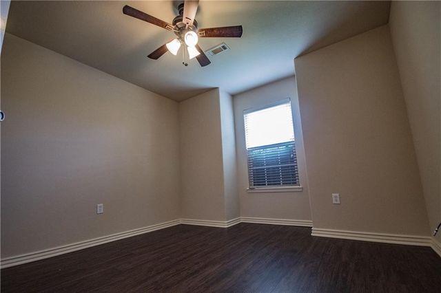 912 Oakwood Lane, Centerton, AR 72719