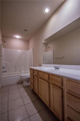 912 Oakwood Lane, Centerton, AR 72719