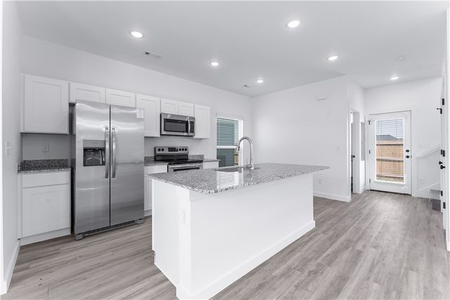 1070 Indiana Avenue, Bentonville, AR 72713