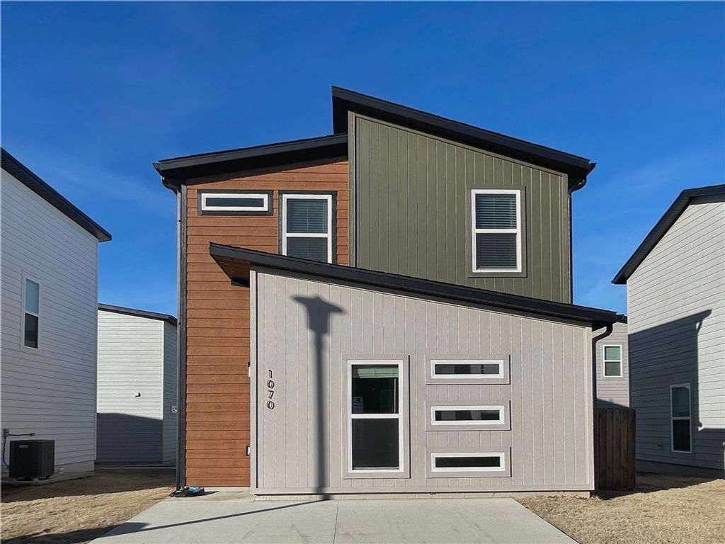 1070 Indiana Avenue, Bentonville, AR 72713