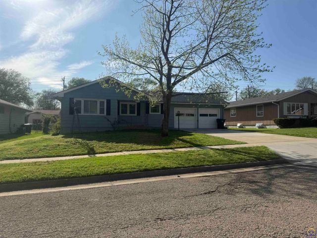 1733 SW Crest DR, Topeka, KS 66604