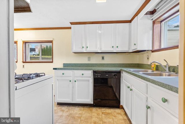 1 N DUKE ST, Dallastown, PA 17313