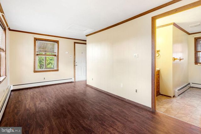 1 N DUKE ST, Dallastown, PA 17313