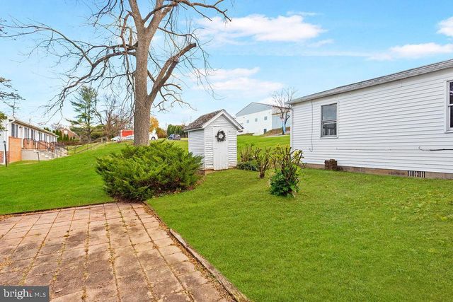 1 N DUKE ST, Dallastown, PA 17313