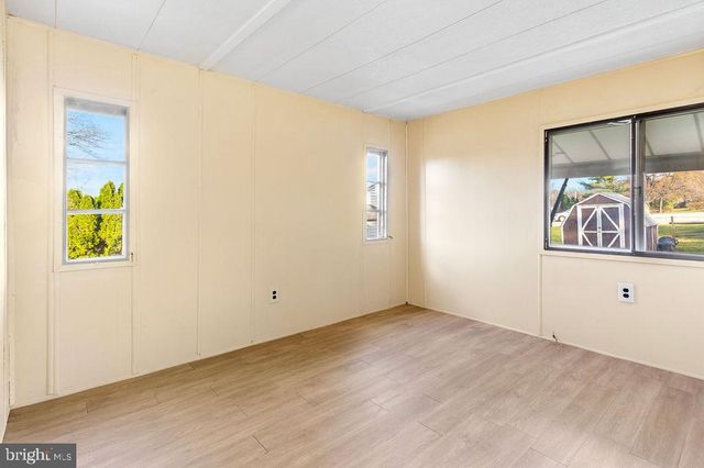 1 N DUKE ST, Dallastown, PA 17313