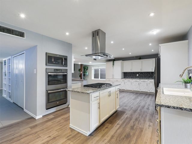 2032 Christie Lane, Carrollton, TX 75007
