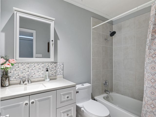 2032 Christie Lane, Carrollton, TX 75007