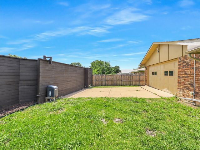 2032 Christie Lane, Carrollton, TX 75007