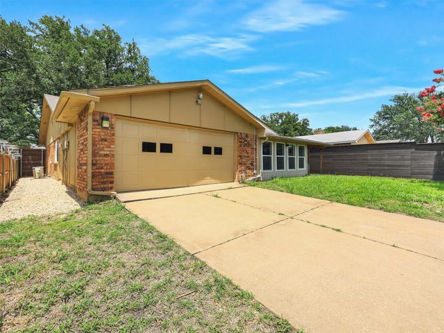 2032 Christie Lane, Carrollton, TX 75007