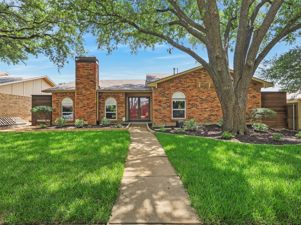 2032 Christie Lane, Carrollton, TX 75007
