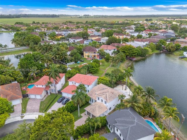 16335 SW 81 St, Miami, FL 33193