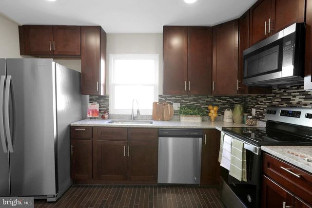 203 SOLLERS POINT RD, Dundalk, MD 21222