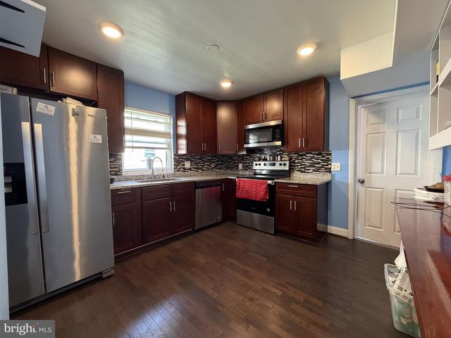 203 SOLLERS POINT RD, Dundalk, MD 21222