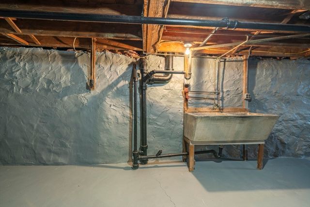 6 Ludington Rd, Worcester, MA 01602