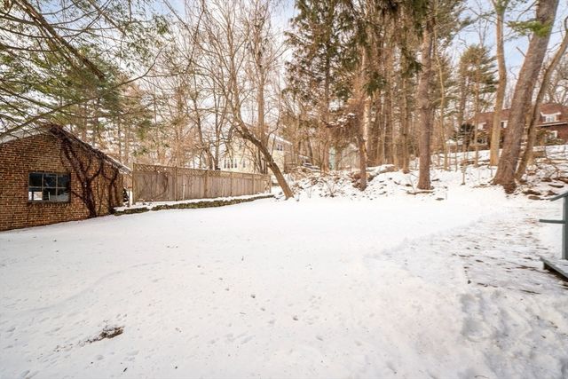 6 Ludington Rd, Worcester, MA 01602