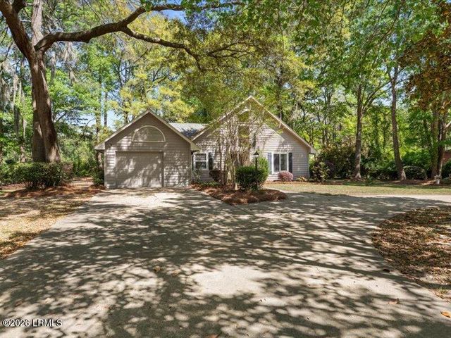9 Chesterfield Lake Drive, Beaufort, SC 29906