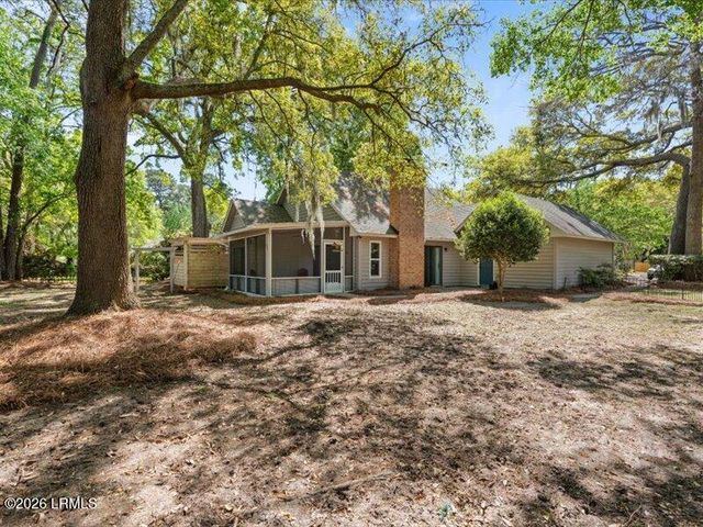 9 Chesterfield Lake Drive, Beaufort, SC 29906