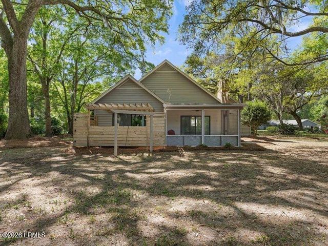 9 Chesterfield Lake Drive, Beaufort, SC 29906