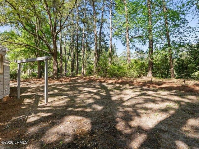 9 Chesterfield Lake Drive, Beaufort, SC 29906