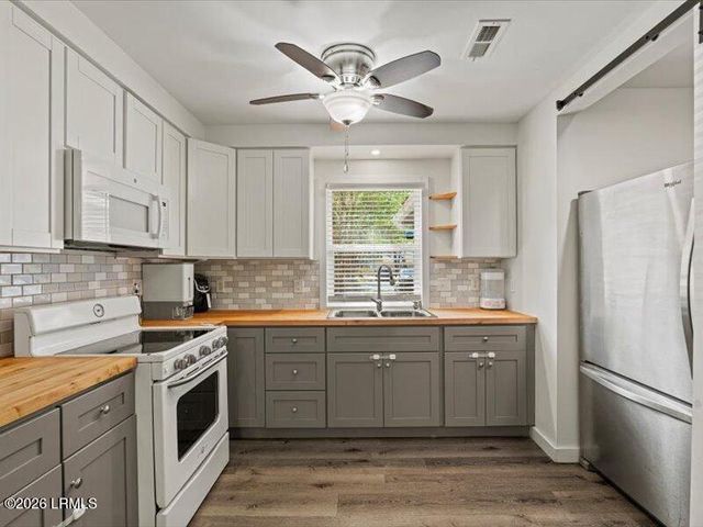 9 Chesterfield Lake Drive, Beaufort, SC 29906