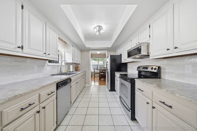 9611 N 107th East Place, Owasso, OK 74055