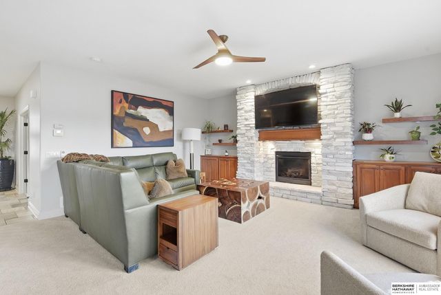 18664 Oregon Circle, Elkhorn, NE 68022