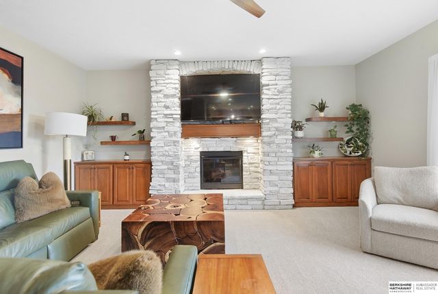 18664 Oregon Circle, Elkhorn, NE 68022