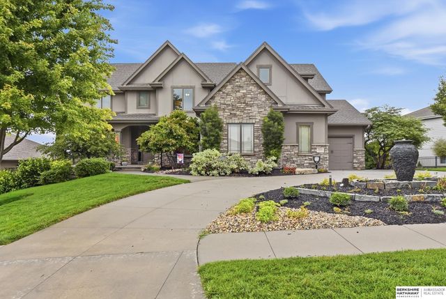 18664 Oregon Circle, Elkhorn, NE 68022